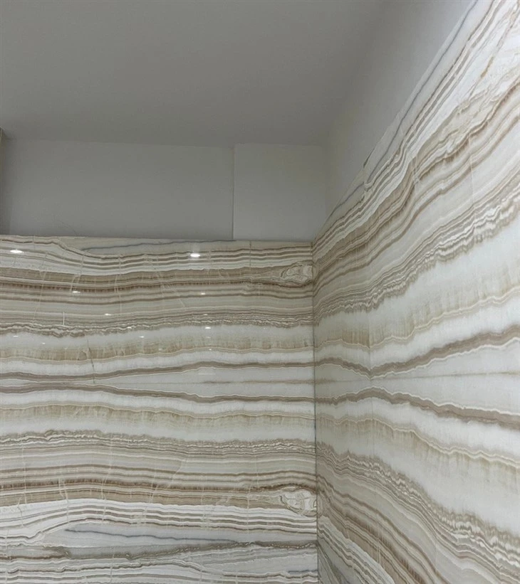 Ivory Onyx Wall